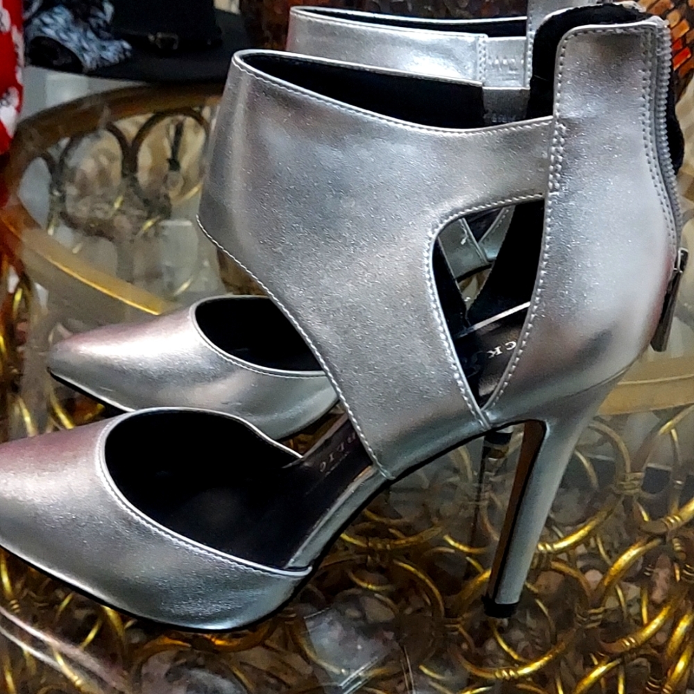 Silver Rock and Republic size 9 heels